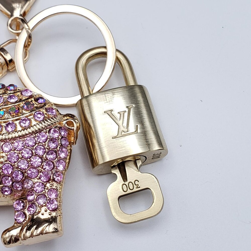 Authentic Louis Vuitton Gold Lock & Key ✨ Unbranded Elephant Bag Charm Keychain - Picture 5 of 9